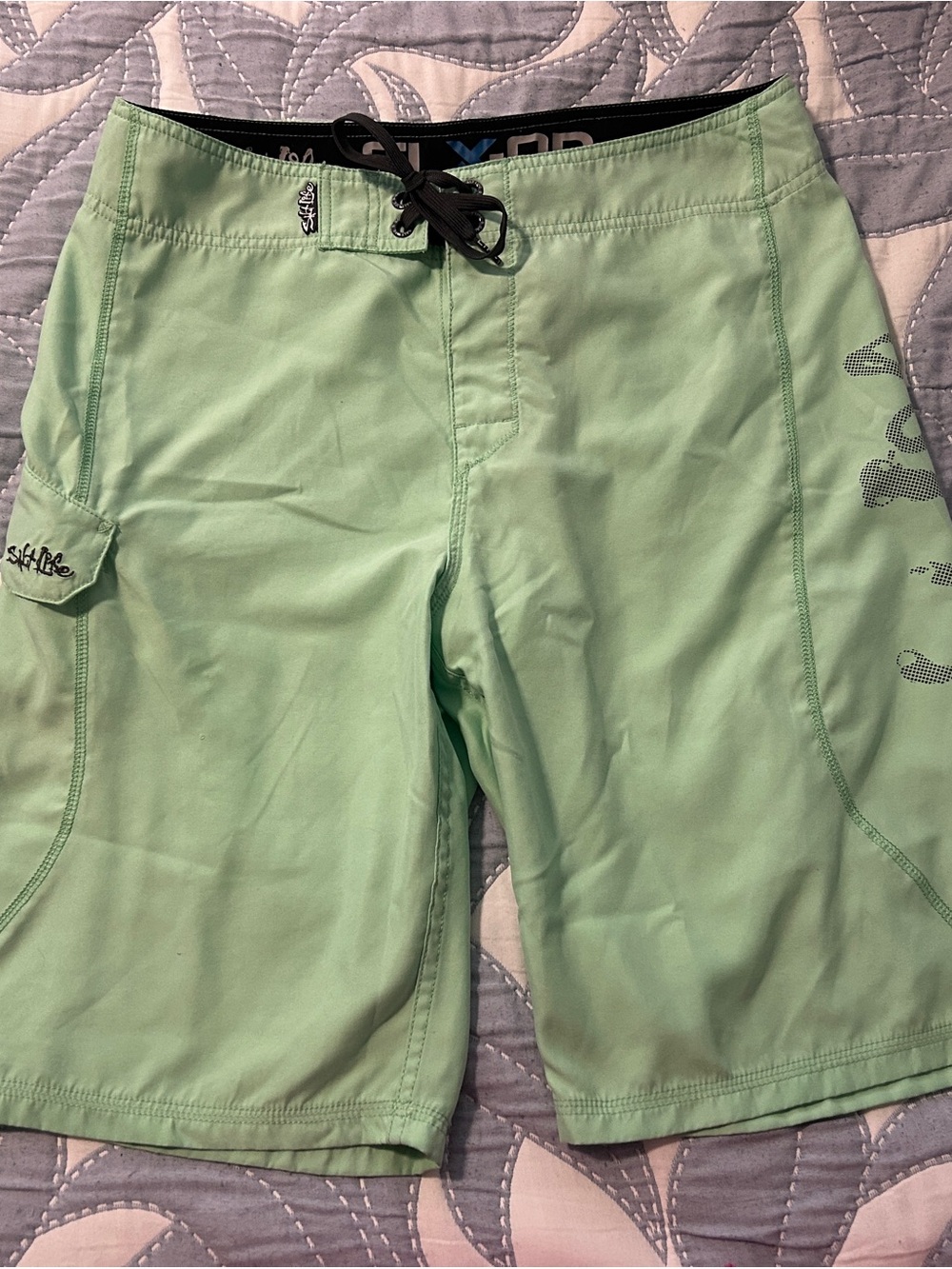 Salt Life Men's Size 30 Mint Green & Black Board Shorts